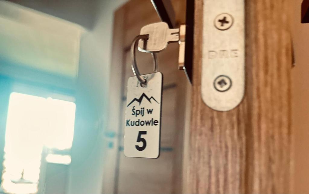 Spij W Kudowie Apartament I Pokoje Goscinne Кудова-Здруй Экстерьер фото